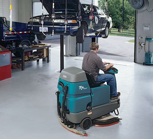 T7+ Ride-On Floor Scrubber-Dryer alt 3