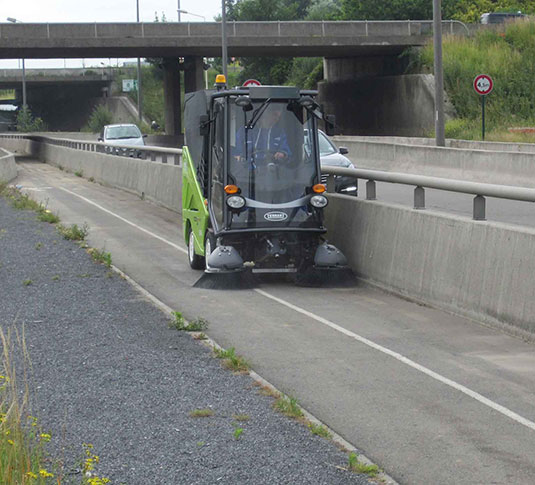 636 Green Machines Air Sweeper Tennant Company