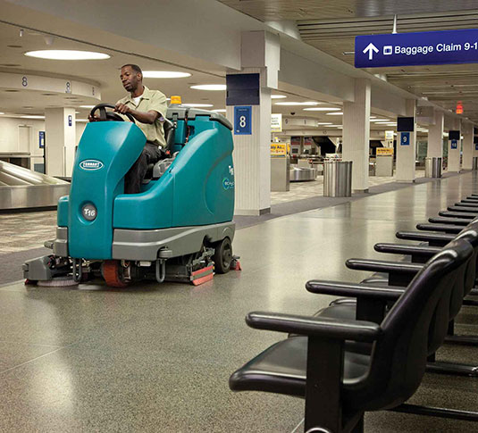 T16 Récureuse autoportée à batterie alt 4