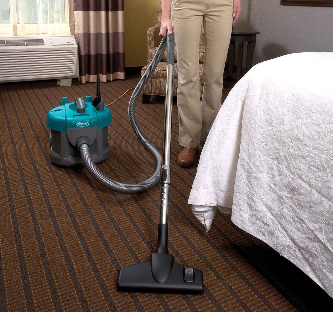 V6 HEPA Dry Canister Vacuum alt 6