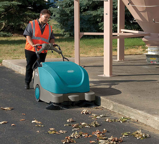 S9 Walk-Behind Sweeper Cleaning in Autumn S9 Walk-Behind Sweeper Cleaning in Autumn