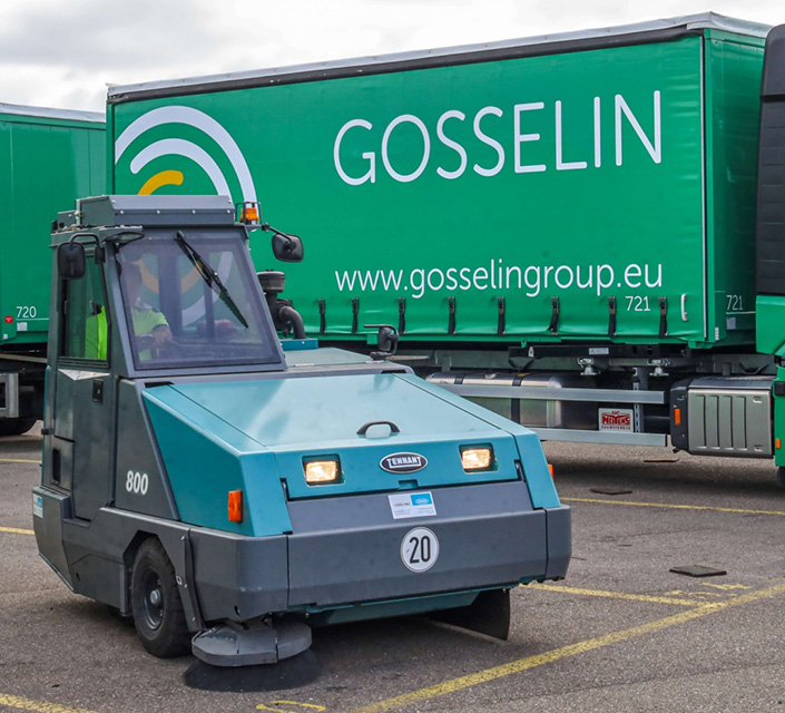 800 Industrial Ride-On floor Sweeper