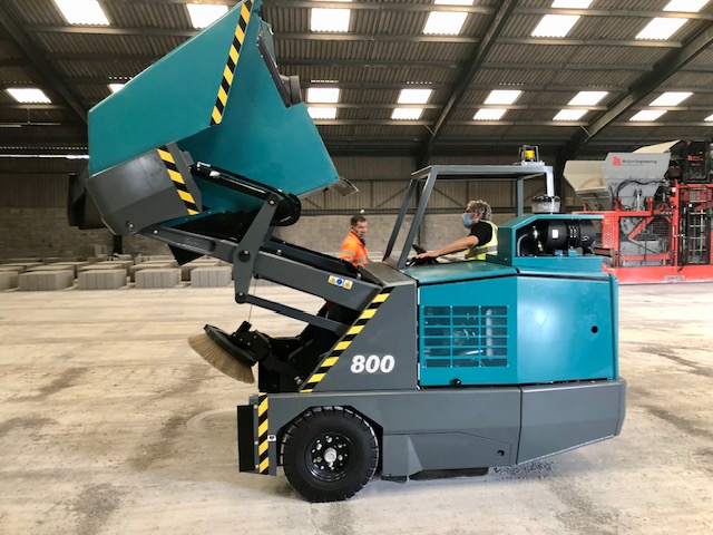 Right side of Tennant Industrial Sweeper 800 Right side of Tennant Industrial Sweeper 800