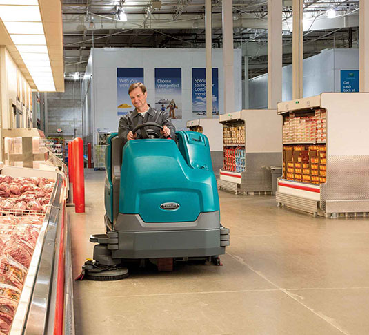 Tennant T17 Cleaning in a grocery store