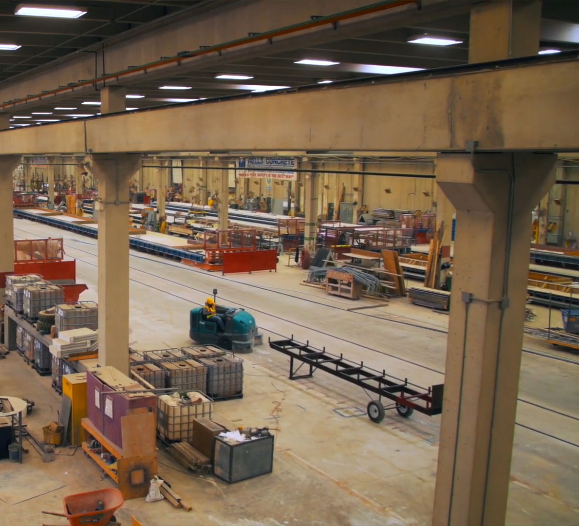 Cleaning in a manufacturing facility with silica dust Cleaning in a manufacturing facility with silica dust
