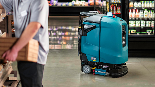 X4 ROVR cleaning in a grocery store / supermarket