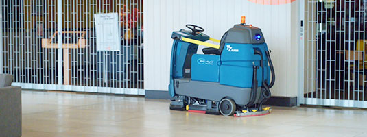 Limpieza de un centro comercial con fregadora robotizada T7AMR Limpieza de un centro comercial con fregadora robotizada T7AMR