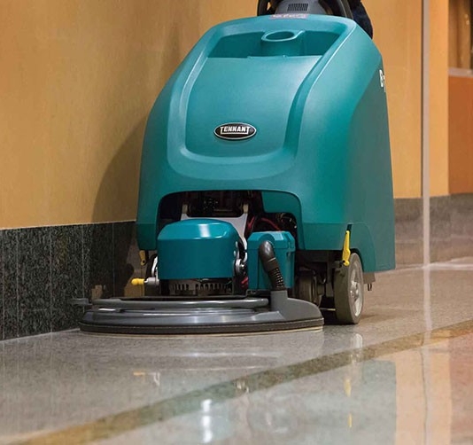 La polisseuse à batterie B7 utilisée sur une surface étroite. La polisseuse à batterie B7 utilisée sur une surface étroite.