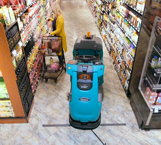 食料品店での清掃しているT380AMR