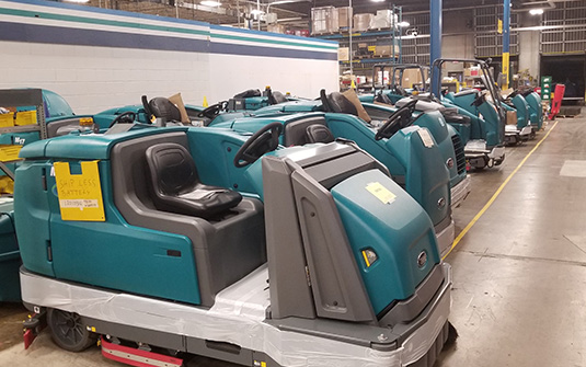 Tennant schrobmachines en vegers die worden geproduceerd Tennant schrobmachines en vegers die worden geproduceerd